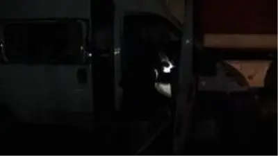 Minibüsle tır çarpıştı: 5 yaralı Minibüsle tır çarpıştı: 5 yaralı