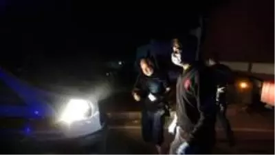 Minibüsle tır çarpıştı: 5 yaralı Minibüsle tır çarpıştı: 5 yaralı