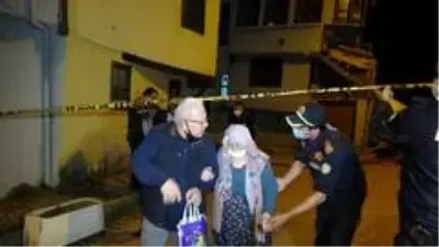 Tarihi ahşap bina çöktü Tarihi ahşap bina çöktü