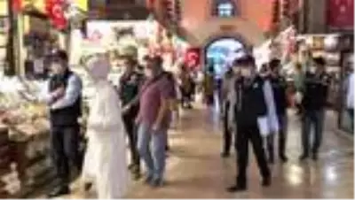 Tarihi Mısır Çarşısı'nda korona virüs denetimi Tarihi Mısır Çarşısı'nda korona virüs denetimi