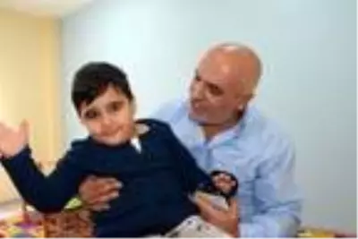 Torunu için kurduğu otizm merkezinde 23 öğrenciyi ücretsiz okutuyor Torunu için kurduğu otizm merkezinde 23 öğrenciyi ücretsiz okutuyor