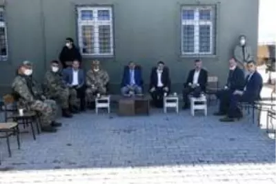 Van Valisi Mehmet Emin Bilmez sınır hattında inceleme yaptı Van Valisi Mehmet Emin Bilmez sınır hattında inceleme yaptı