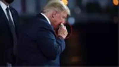 'Koronayı yendim' diyen Trump'ın katıldığı canlı yayında elindeki bant dikkat çekti 'Koronayı yendim' diyen Trump'ın katıldığı canlı yayında elindeki bant dikkat çekti