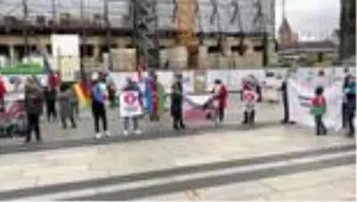 Almanya'da işgalci Ermenistan'ın saldırıları protesto edildi Almanya'da işgalci Ermenistan'ın saldırıları protesto edildi