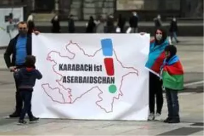 Almanya'da işgalci Ermenistan'ın saldırıları protesto edildi Almanya'da işgalci Ermenistan'ın saldırıları protesto edildi