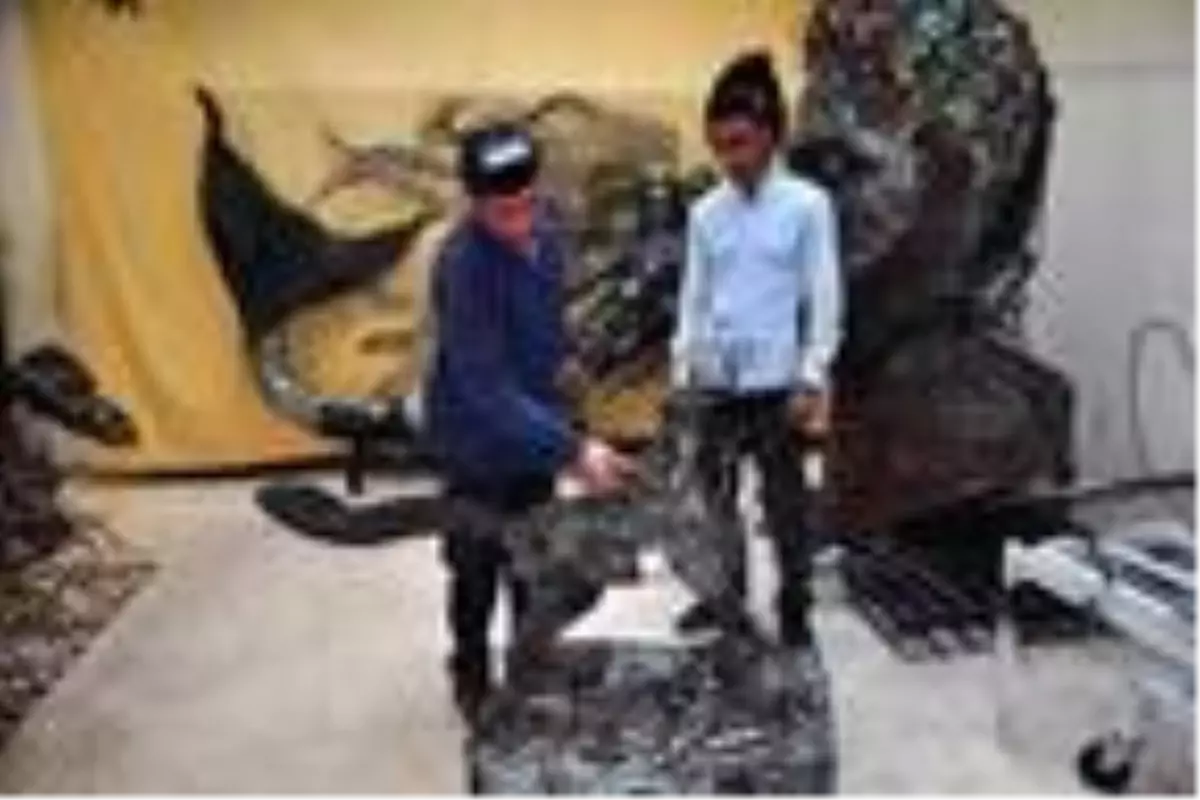 Atık hurdalarla 2 yılda 35 ton ağırlığında heykeller yaptı