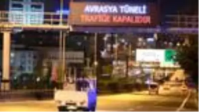 Avrasya Tüneli her iki yönde trafiğe kapatıldı (2) Avrasya Tüneli her iki yönde trafiğe kapatıldı (2)