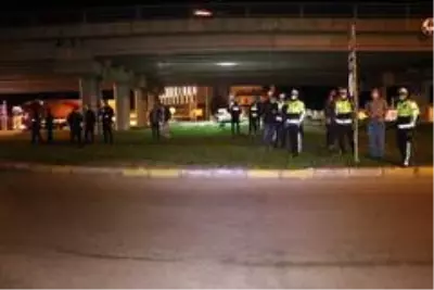 Belediyenin yol üzerinde izinsiz yaptığı duvar resimleri kaldırıldı Belediyenin yol üzerinde izinsiz yaptığı duvar resimleri kaldırıldı