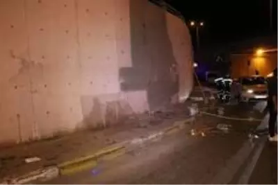 Belediyenin yol üzerinde izinsiz yaptığı duvar resimleri kaldırıldı Belediyenin yol üzerinde izinsiz yaptığı duvar resimleri kaldırıldı