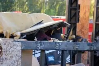 Damperi açık kalan kamyon, mermer bloklardan oluşan tabelaya çarptı: 1 ölü Damperi açık kalan kamyon, mermer bloklardan oluşan tabelaya çarptı: 1 ölü