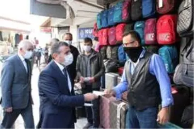 Denetimde ceza yerine maske dağıtıldı Denetimde ceza yerine maske dağıtıldı
