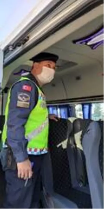 Emirdağ'da servis sürücülerine jandarmadan Korona bilgilendirmesi yapıldı Emirdağ'da servis sürücülerine jandarmadan Korona bilgilendirmesi yapıldı