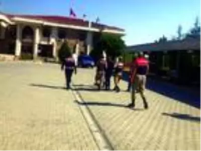 Eşinin internetten tanışıp görüştüğünü düşündüğü kişiyi öldürüp, cesedini ormanda sakladı (2) Eşinin internetten tanışıp görüştüğünü düşündüğü kişiyi öldürüp, cesedini ormanda sakladı (2)