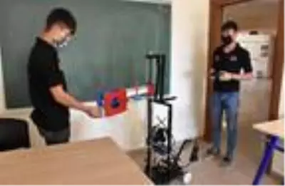 Son dakika haber: Hastalarla teması azaltmak için, ilaç dağıtan robot geliştirdiler Son dakika haber: Hastalarla teması azaltmak için, ilaç dağıtan robot geliştirdiler
