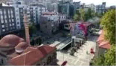 Hattat Hasan Çelebi'nin eseri grafitiyle yorumlandı Hattat Hasan Çelebi'nin eseri grafitiyle yorumlandı