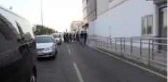 Çamlıbel: Adana'da 2 aile arasındaki silahla kavgada 5 kişi yaralandı, 1 zanlı tutuklandı Çamlıbel: Adana'da 2 aile arasındaki silahla kavgada 5 kişi yaralandı, 1 zanlı tutuklandı