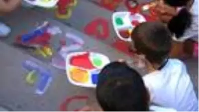 İzmit'te yarışma için gül fidanı dağıtıldı İzmit'te yarışma için gül fidanı dağıtıldı