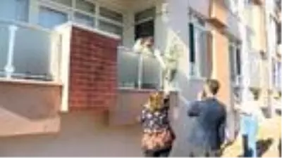 İzmit'te yarışma için gül fidanı dağıtıldı İzmit'te yarışma için gül fidanı dağıtıldı