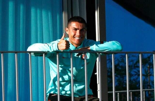 Koronavirüse yakalanan Ronaldo'nun protokolü bozarak İtalya'ya gittiği iddia edildi Koronavirüse yakalanan Ronaldo'nun protokolü bozarak İtalya'ya gittiği iddia edildi