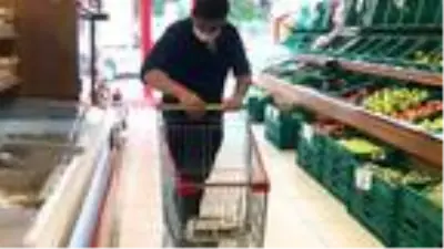 Market arabasını tutarken dikkat; virüs parlak ve pürüzsüz yüzeyleri seviyor Market arabasını tutarken dikkat; virüs parlak ve pürüzsüz yüzeyleri seviyor