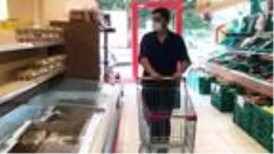 Market arabasını tutarken dikkat; virüs parlak ve pürüzsüz yüzeyleri seviyor Market arabasını tutarken dikkat; virüs parlak ve pürüzsüz yüzeyleri seviyor
