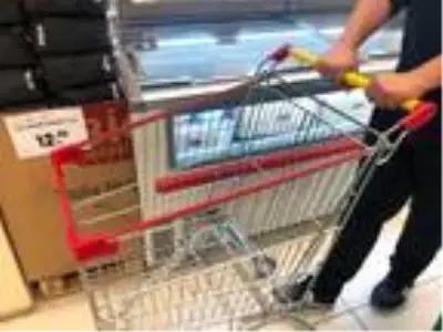 Market arabasını tutarken dikkat; virüs parlak ve pürüzsüz yüzeyleri seviyor Market arabasını tutarken dikkat; virüs parlak ve pürüzsüz yüzeyleri seviyor