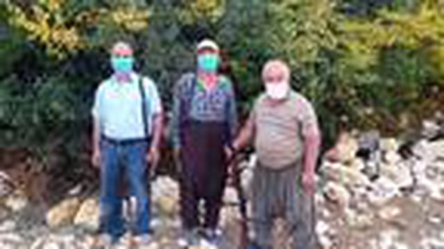 Köylüler, ormanları için ellerinde silahlarla gece gündüz nöbet tutuyor