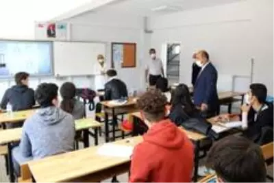 Müdür Başyiğit, Kütahya Lisesi'ni inceledi Müdür Başyiğit, Kütahya Lisesi'ni inceledi