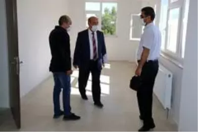 Müdür Başyiğit, Kütahya Lisesi'ni inceledi Müdür Başyiğit, Kütahya Lisesi'ni inceledi