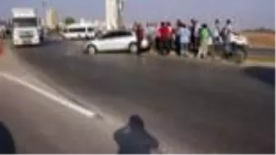Otomobil çim biçen işçilere çarptı: 1 ölü, 1 yaralı Otomobil çim biçen işçilere çarptı: 1 ölü, 1 yaralı