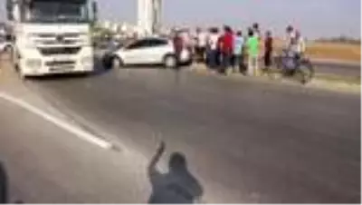 Otomobil çim biçen işçilere çarptı: 1 ölü, 1 yaralı Otomobil çim biçen işçilere çarptı: 1 ölü, 1 yaralı