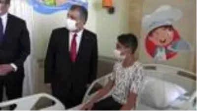 Sağlık Bakanı Fahrettin Koca, Erzurum Şehir Hastanesi Çocuk Servisi'ni ziyaret etti Sağlık Bakanı Fahrettin Koca, Erzurum Şehir Hastanesi Çocuk Servisi'ni ziyaret etti