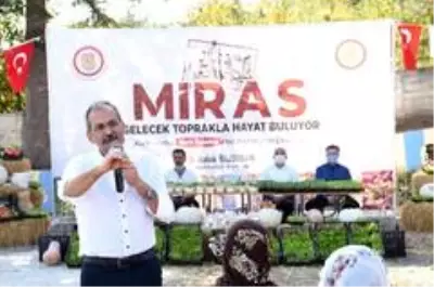 Atalardan miras kalan yerli tohumlar köylülere dağıtılıyor Atalardan miras kalan yerli tohumlar köylülere dağıtılıyor