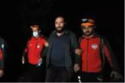 Uludağ eteklerinde kaybolan 4 kişi, 6 saat sonra bulundu (Tüm Aktüel Görüntülerle) Uludağ eteklerinde kaybolan 4 kişi, 6 saat sonra bulundu (Tüm Aktüel Görüntülerle)