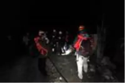 Uludağ eteklerinde kaybolan 4 kişi, 6 saat sonra bulundu (Tüm Aktüel Görüntülerle) Uludağ eteklerinde kaybolan 4 kişi, 6 saat sonra bulundu (Tüm Aktüel Görüntülerle)