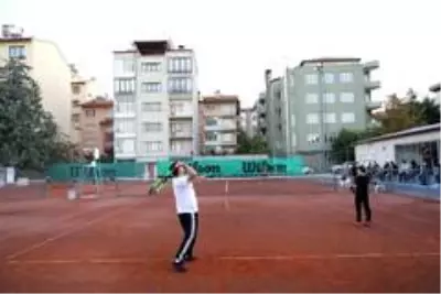 Vali Arslantaş, 29 Ekim Cumhuriyet Bayramı tenis turnuvasının açılışını yaptı. Vali Arslantaş, 29 Ekim Cumhuriyet Bayramı tenis turnuvasının açılışını yaptı.