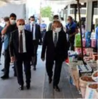Vali Günaydın: Temaslılarını eksik söylerlerse korkarım vaka sayımız artacak Vali Günaydın: Temaslılarını eksik söylerlerse korkarım vaka sayımız artacak