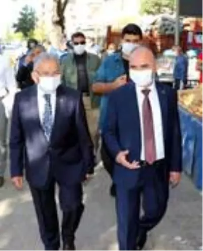 Vali Günaydın: Temaslılarını eksik söylerlerse korkarım vaka sayımız artacak Vali Günaydın: Temaslılarını eksik söylerlerse korkarım vaka sayımız artacak