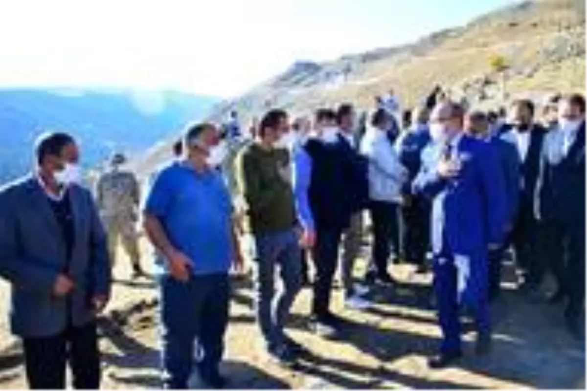 Vali Hüseyin Öner, Kinzi Kalesi'ne bayrak çekilmesi dolayısıyla düzenlenen programa katıldı