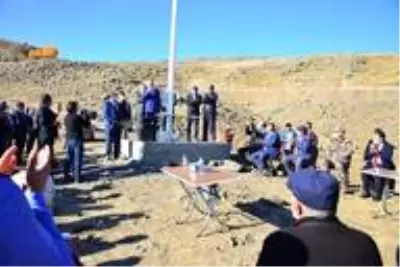 Vali Hüseyin Öner, Kinzi Kalesi'ne bayrak çekilmesi dolayısıyla düzenlenen programa katıldı