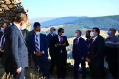 Vali Hüseyin Öner, Kinzi Kalesi'ne bayrak çekilmesi dolayısıyla düzenlenen programa katıldı