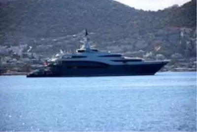 Görenler dönüp bir daha bakıyor! Yüzen saray Bodrum'a demir attı