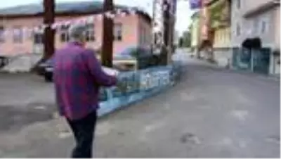 Ablasının anısını mahallelerin duvarlarına yaptığı resimlerle yaşatıyor Ablasının anısını mahallelerin duvarlarına yaptığı resimlerle yaşatıyor