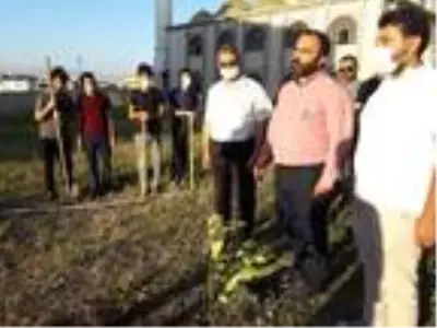 Adilcevaz TÜRŞAD Voleybol Takımı'ndan Hatay'a 99 ceviz fidanıyla destek Adilcevaz TÜRŞAD Voleybol Takımı'ndan Hatay'a 99 ceviz fidanıyla destek