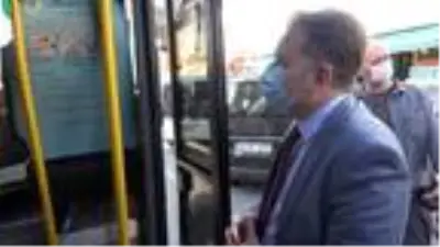 Arnavutköy'de ayakta yolcu taşıyan minibüs sürücüsü, kaymakama yakalandı Arnavutköy'de ayakta yolcu taşıyan minibüs sürücüsü, kaymakama yakalandı