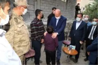 Bakan Soylu'dan teröristlerin katlettiği vatandaşların ailelerine taziye ziyareti Bakan Soylu'dan teröristlerin katlettiği vatandaşların ailelerine taziye ziyareti