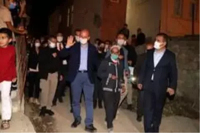 Bakan Soylu'dan teröristlerin katlettiği vatandaşların ailelerine taziye ziyareti Bakan Soylu'dan teröristlerin katlettiği vatandaşların ailelerine taziye ziyareti