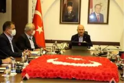 Bakan Soylu Hakkari'de güvenlik toplantısına katıldı Bakan Soylu Hakkari'de güvenlik toplantısına katıldı