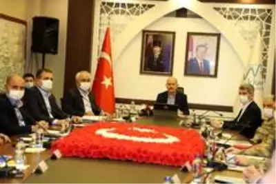 Bakan Soylu Hakkari'de güvenlik toplantısına katıldı Bakan Soylu Hakkari'de güvenlik toplantısına katıldı