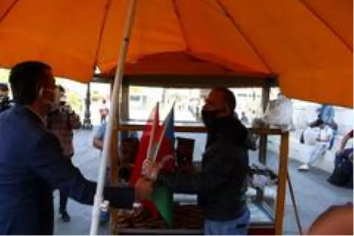 Başkent esnafına Azerbaycan bayrağı